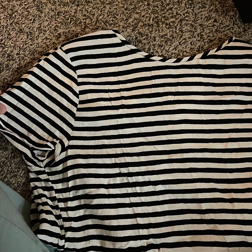 Black and white stripes top